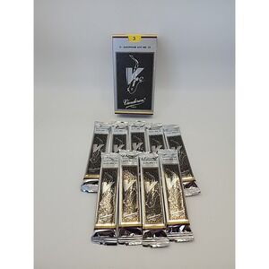 Vandoren V12 Alto Saxophone Reeds Strength 3, Box of 9